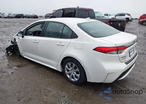 2021 Toyota Corolla Le z USA, uszkodzony, nr VIN 5YFEPMAE9MP270195